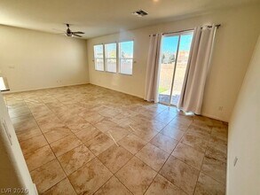 3441 Sierra Iris St in Las Vegas, NV - Foto de edificio - Building Photo