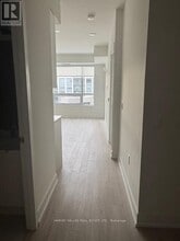 2075 King Rd in King City, ON - Building Photo - Building Photo