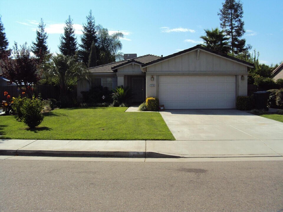 3739 W Elowin Ave in Visalia, CA - Building Photo