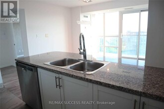 208-2208 Enfield Pl in Mississauga, ON - Building Photo - Building Photo