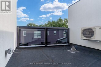 3039 Dundas St W in Toronto, ON - Building Photo - Building Photo