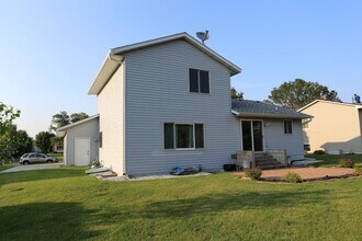 7133 90th Ave N in Minneapolis, MN - Building Photo - Building Photo