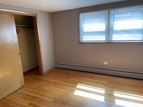 2826 N Newcastle Ave, Unit 2 in Chicago, IL - Foto de edificio - Building Photo