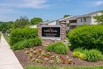 The Apartments at Saddle Brooke in Cockeysville, MD - Foto de edificio - Building Photo