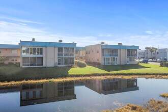 195 Burgundy E in Delray Beach, FL - Building Photo - Building Photo