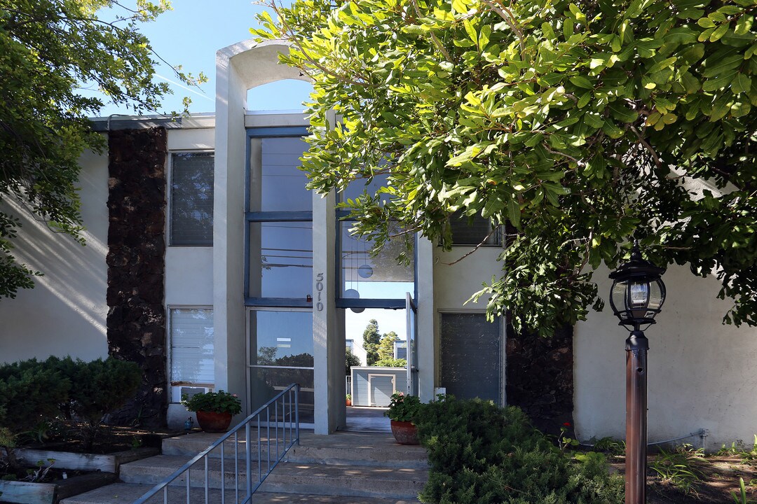 Keeney Plaza Apartment in La Mesa, CA - Building Photo