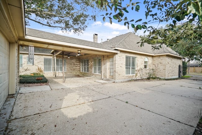 1438 Crescent Green Dr