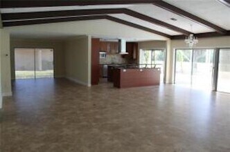 4705 Holly Dr in Tamarac, FL - Building Photo - Building Photo