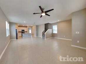 743 Honeyrock St in Debary, FL - Foto de edificio - Building Photo