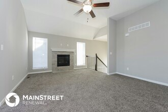 100 Samantha St in Raymore, MO - Foto de edificio - Building Photo