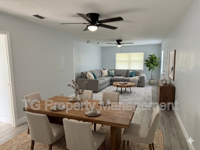 property at 4721 E Castlewood Dr