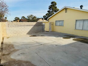 5625 Oxbow St in Las Vegas, NV - Building Photo - Building Photo