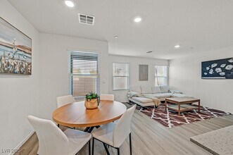 9917 Canary Hls St in Las Vegas, NV - Building Photo - Building Photo