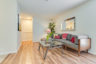 303 Skyline Rd, Unit D in Grand Prairie, TX - Building Photo