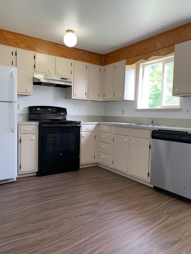 1711 S 37th St in Tacoma, WA - Building Photo - Building Photo