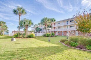 710 Scenic Hwy, Unit 223 in Pensacola, FL - Building Photo