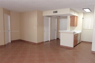 2890 N Oakland Forest Dr in Oakland Park, FL - Building Photo - Building Photo