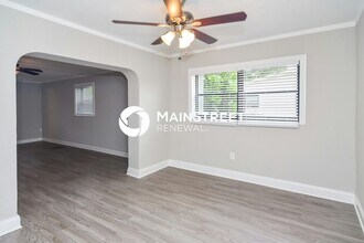 921 NW 202nd St in Miami, FL - Foto de edificio - Building Photo