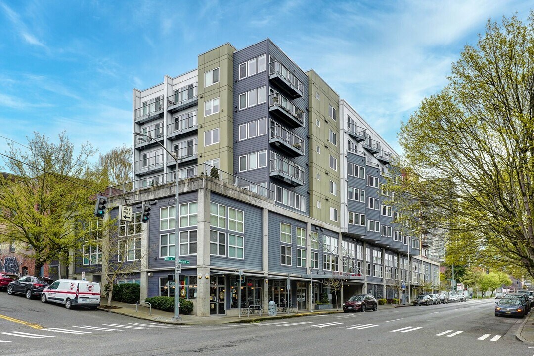 2440 Western Ave-Unit -#604 in Seattle, WA - Building Photo