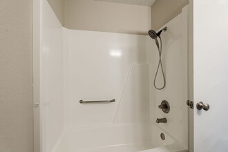 8201 N 116th E Ave in Owasso, OK - Foto de edificio - Building Photo