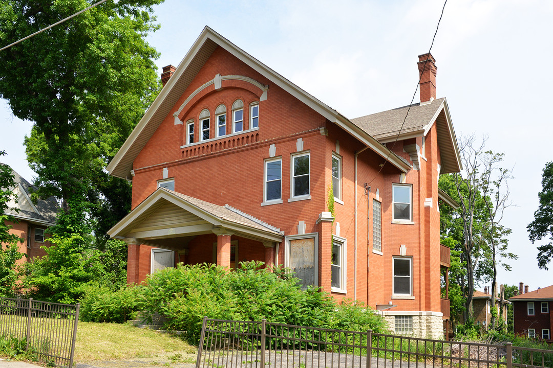 610 Maple Ave in Avondale, OH - Foto de edificio