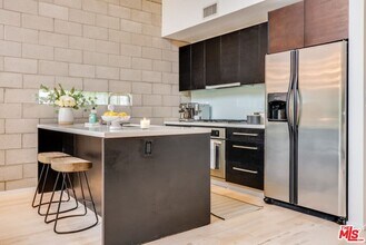 3450 Cahuenga Blvd in Los Angeles, CA - Building Photo - Building Photo