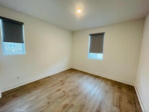 160 Sash in Irvine, CA - Building Photo - Building Photo