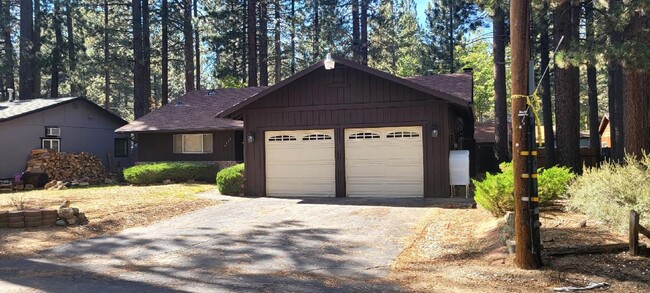 2299 Wyoming Ave in South Lake Tahoe, CA - Foto de edificio - Building Photo