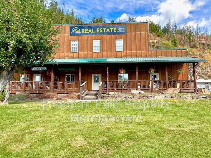 54029 ID-200 in Clark Fork, ID - Building Photo