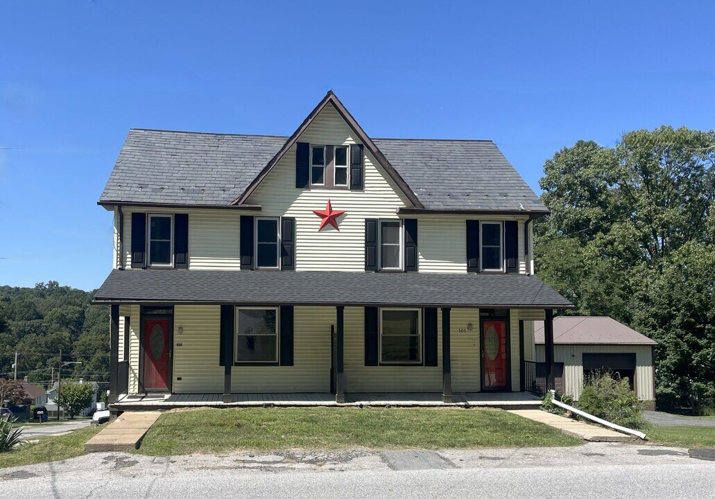 503 Chestnut St in Delta, PA - Foto de edificio