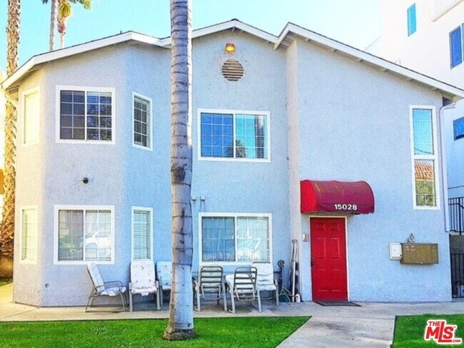 property at 15028 Magnolia Blvd