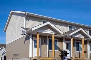 1617-1688 88 Ave in Dawson Creek, BC - Building Photo