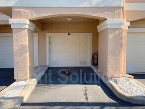 5110 Bay Club Cir in Tampa, FL - Building Photo - Building Photo