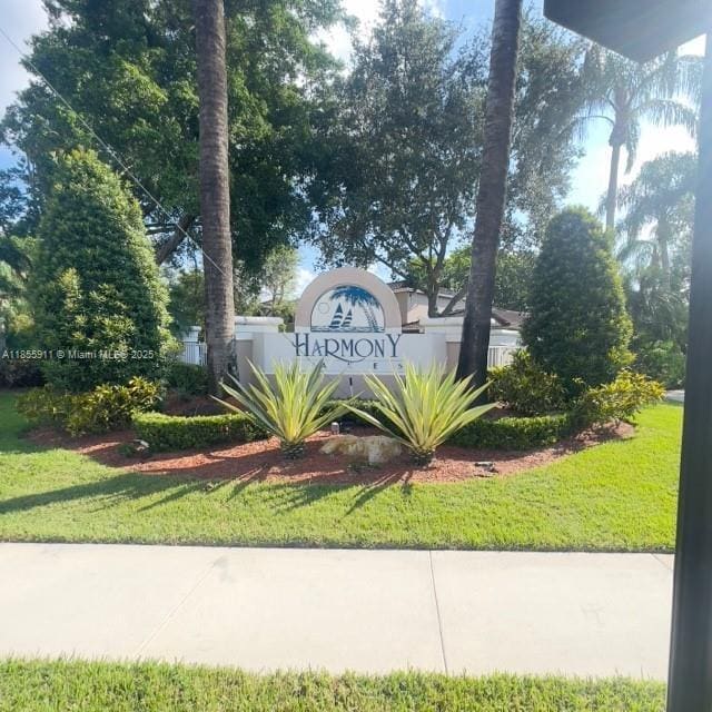 1683 SW 109th Terrace in Davie, FL - Foto de edificio - Building Photo