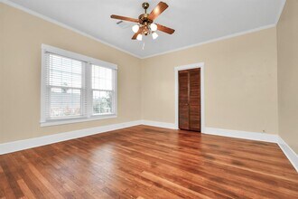 411 Peden St-Unit -B in Houston, TX - Foto de edificio - Building Photo
