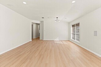 1005 Kimberly Cove in Round Rock, TX - Foto de edificio - Building Photo