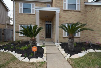 1018 Wentworth Dr in Pearland, TX - Building Photo - Building Photo