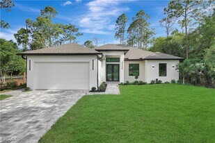 3366 72nd Ave NE in Naples, FL - Building Photo