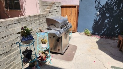 10641 Whipple St, Unit 10641.5 in North Hollywood, CA - Building Photo - Building Photo