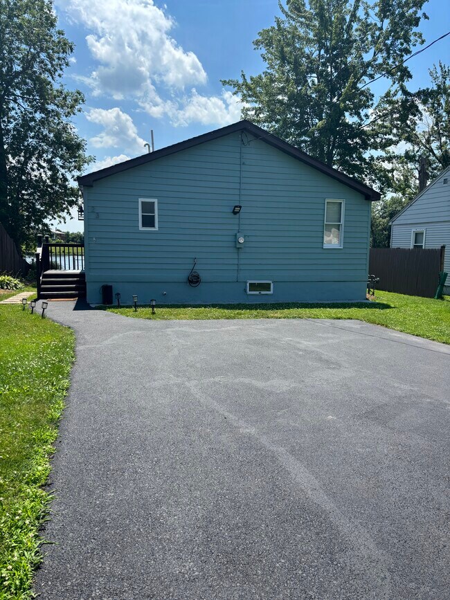 23 Manhattan Park Dr in Pennellville, NY - Building Photo - Building Photo