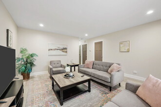 10907 S Normandy Ave in Worth, IL - Foto de edificio - Building Photo