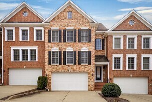 402 Georgetowne Ct in Wexford, PA - Building Photo