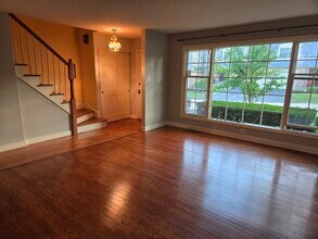 2S663 Ave Normandy E in Oak Brook, IL - Building Photo - Building Photo