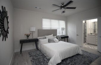 Hartford Townhomes in Dallas, TX - Building Photo - Interior Photo