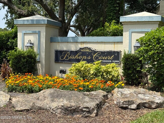 property at 13700 Richmond Park Dr N