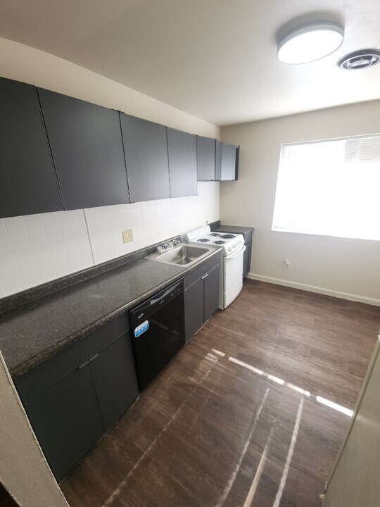 9921 Sloane Square in St. Louis, MO - Building Photo