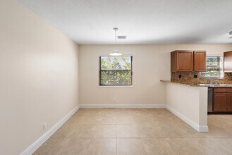 135 Shore Ct in North Palm Beach, FL - Building Photo - Building Photo