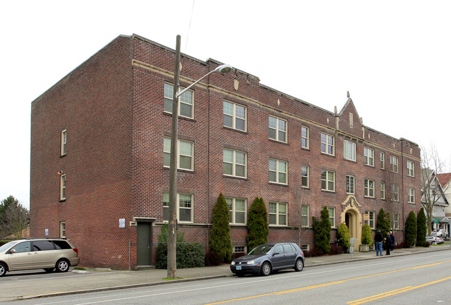 Roosevelt Apartments in Seattle, WA - Building Photo - Building Photo