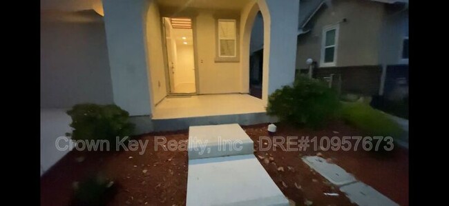 1553 Oliveira Dr in Tracy, CA - Building Photo - Building Photo