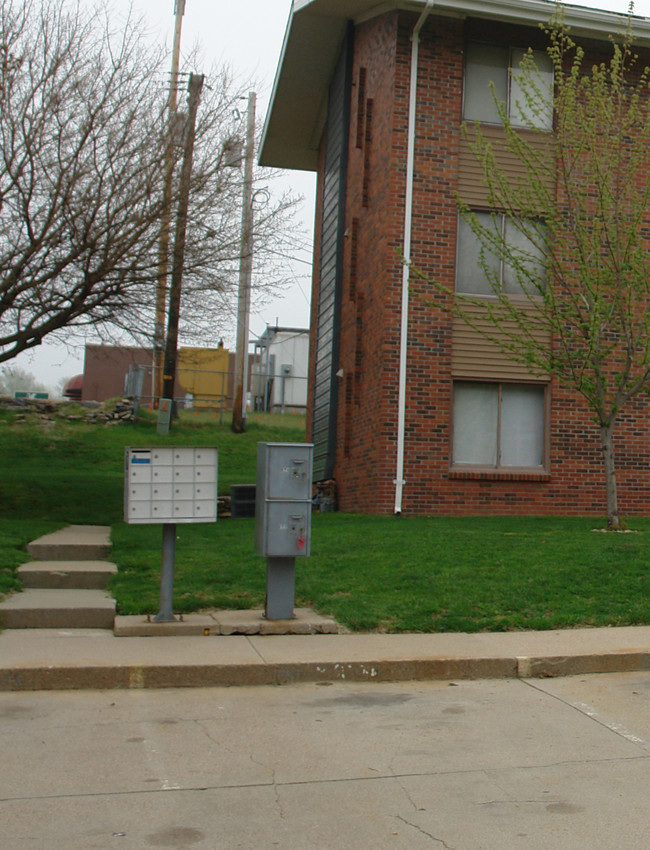 SEDLAK APARTMENTS in Bellevue, NE - Building Photo - Building Photo